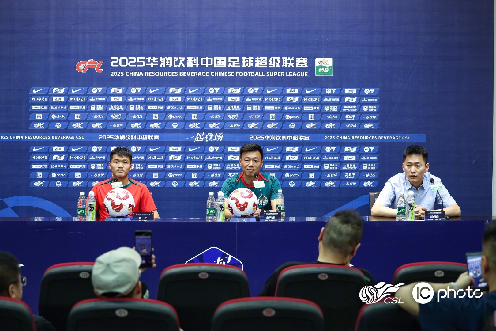 武汉三镇发布备战花絮；转会期官宣签约；NBA常规赛任务艰巨；轮换策略成焦点的简单介绍